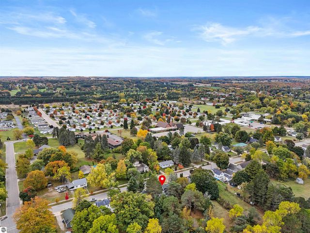 320 Marble Street, Cadillac, MI 49601