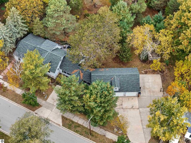 320 Marble Street, Cadillac, MI 49601