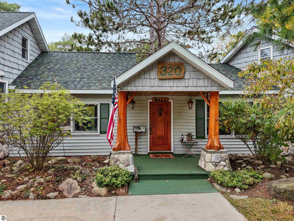 320 Marble Street, Cadillac, MI 49601