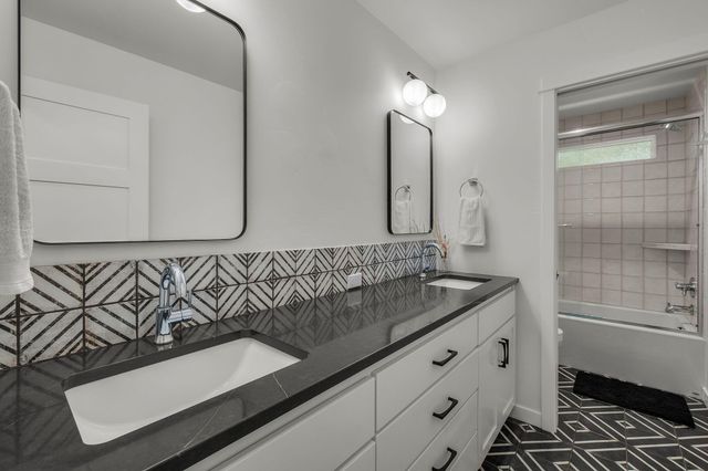 19056 NW Mount Shasta Drive, Bend, OR 97703