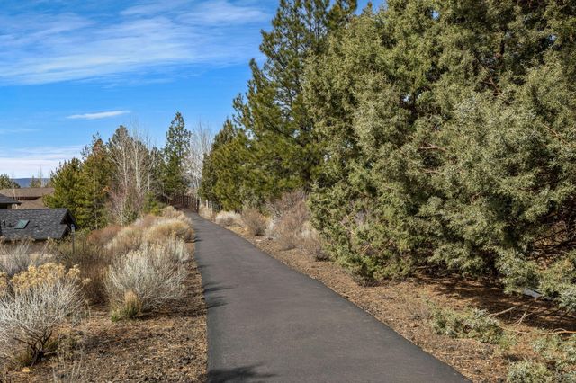 19056 NW Mount Shasta Drive, Bend, OR 97703