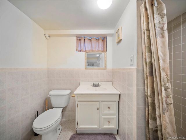 16407 27th Avenue, Flushing, NY 11354