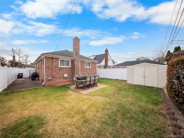 16407 27th Avenue, Flushing, NY 11354