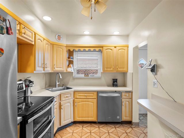 16407 27th Avenue, Flushing, NY 11354