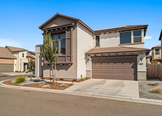 3432 W Good Avenue, Visalia, CA 93277