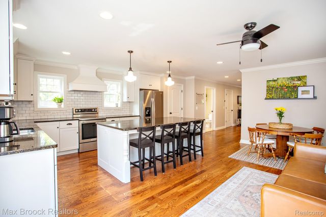 924 N Maple Avenue, Royal Oak, MI 48067