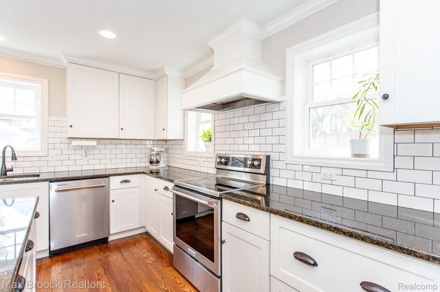 924 N Maple Avenue, Royal Oak, MI 48067