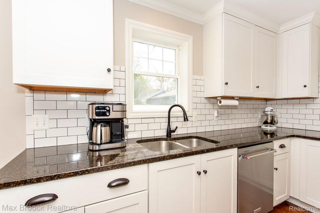924 N Maple Avenue, Royal Oak, MI 48067