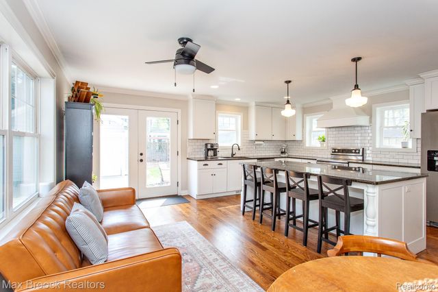 924 N Maple Avenue, Royal Oak, MI 48067