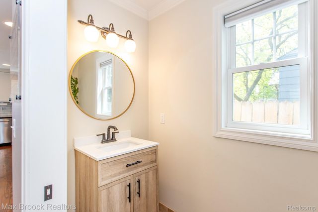 924 N Maple Avenue, Royal Oak, MI 48067