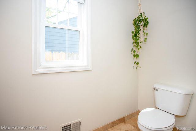 924 N Maple Avenue, Royal Oak, MI 48067