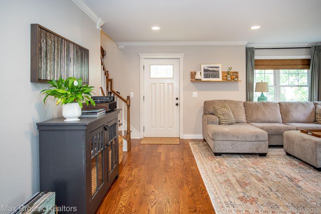 924 N Maple Avenue, Royal Oak, MI 48067