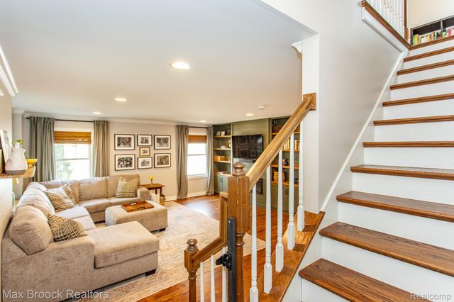 924 N Maple Avenue, Royal Oak, MI 48067