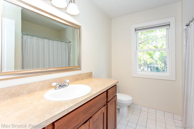 924 N Maple Avenue, Royal Oak, MI 48067