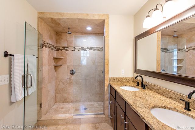 924 N Maple Avenue, Royal Oak, MI 48067