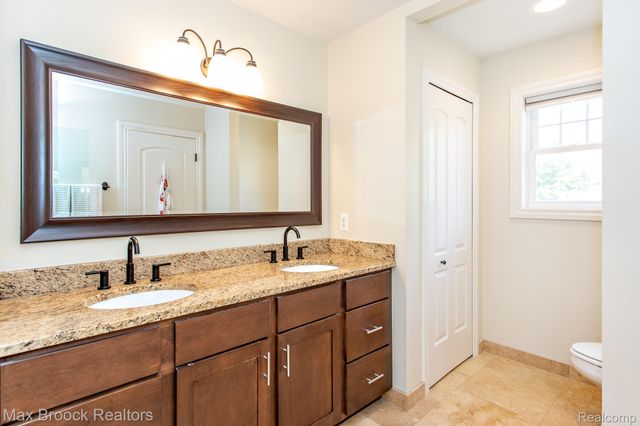 924 N Maple Avenue, Royal Oak, MI 48067