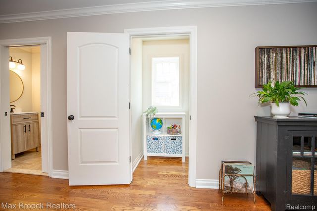 924 N Maple Avenue, Royal Oak, MI 48067