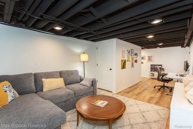 924 N Maple Avenue, Royal Oak, MI 48067