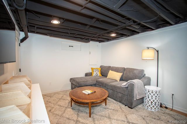 924 N Maple Avenue, Royal Oak, MI 48067