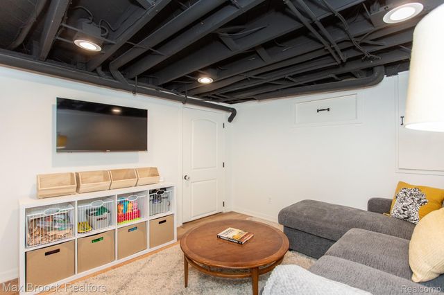 924 N Maple Avenue, Royal Oak, MI 48067