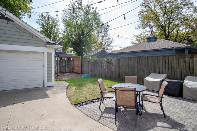 924 N Maple Avenue, Royal Oak, MI 48067