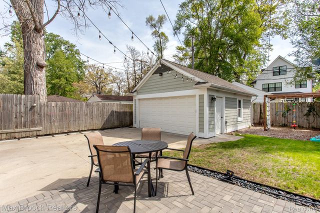 924 N Maple Avenue, Royal Oak, MI 48067