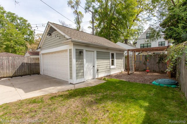 924 N Maple Avenue, Royal Oak, MI 48067
