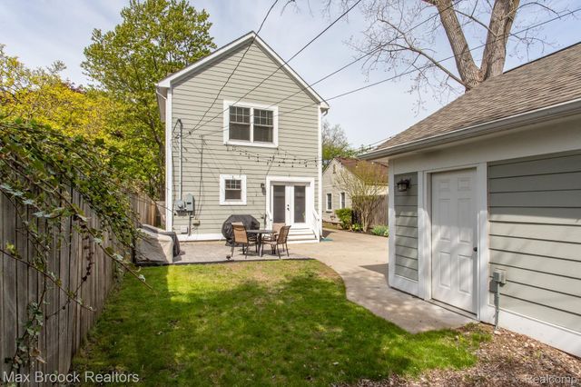 924 N Maple Avenue, Royal Oak, MI 48067