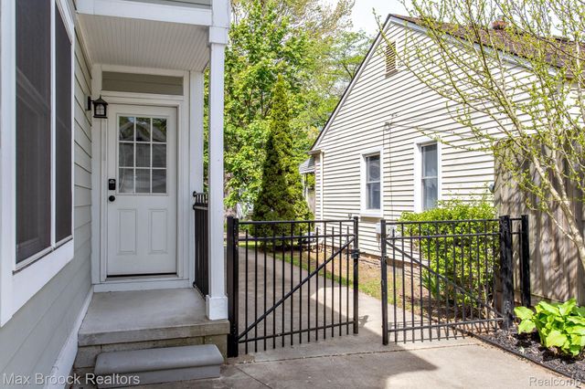 924 N Maple Avenue, Royal Oak, MI 48067