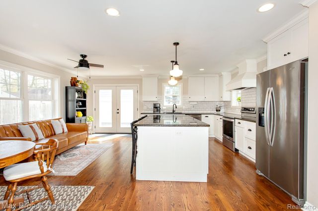 924 N Maple Avenue, Royal Oak, MI 48067