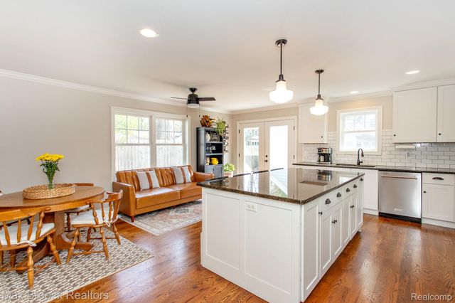 924 N Maple Avenue, Royal Oak, MI 48067