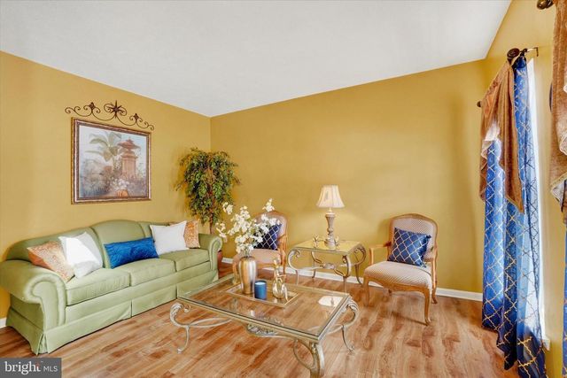 675 CLYDESDALE DR, York, PA 17402