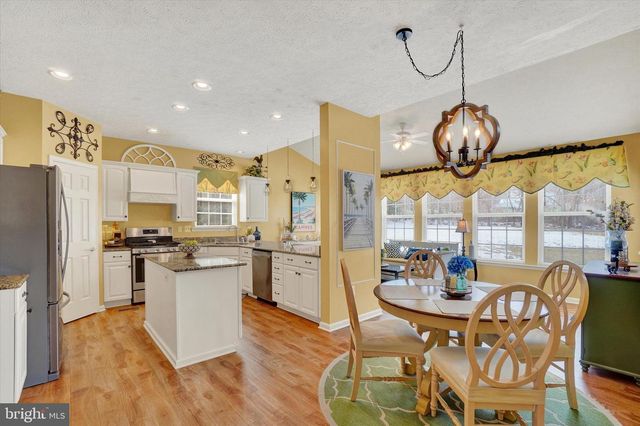 675 CLYDESDALE DR, York, PA 17402