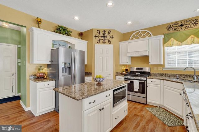 675 CLYDESDALE DR, York, PA 17402