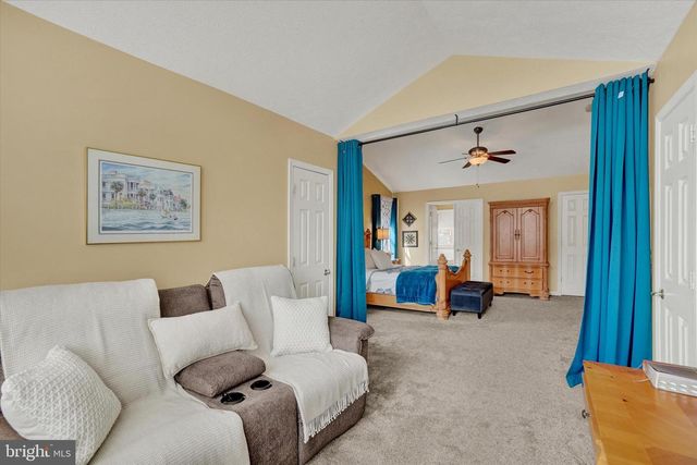 675 CLYDESDALE DR, York, PA 17402