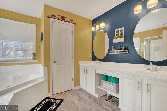 675 CLYDESDALE DR, York, PA 17402