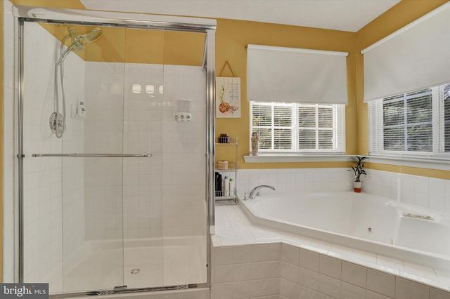 675 CLYDESDALE DR, York, PA 17402