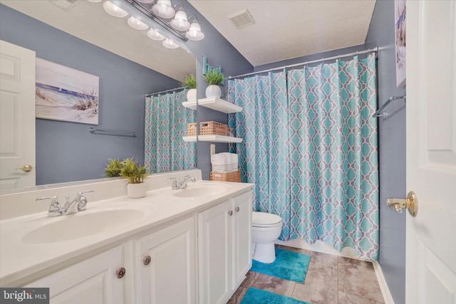 675 CLYDESDALE DR, York, PA 17402