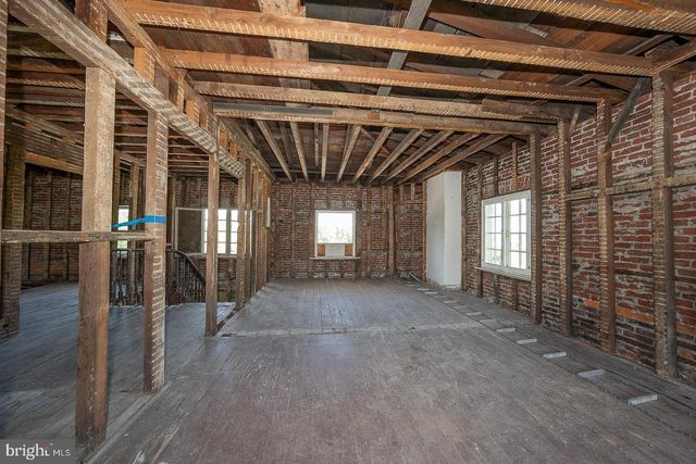 3-5 E CHESTNUT HILL AVE, Philadelphia, PA 19118