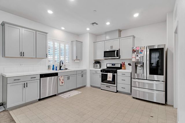 3586 White Sands Drive, Madera, CA 93637