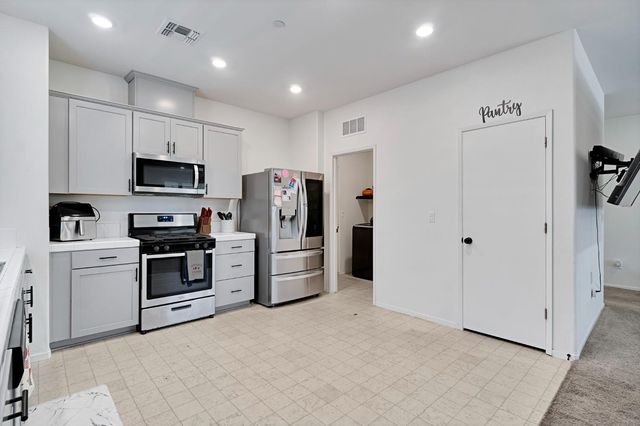 3586 White Sands Drive, Madera, CA 93637