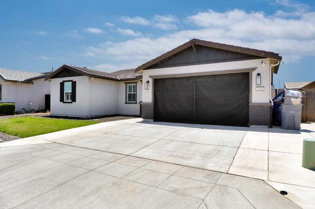 3586 White Sands Drive, Madera, CA 93637
