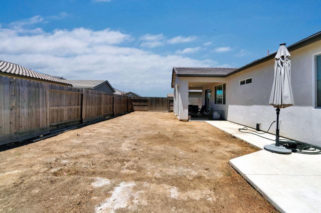 3586 White Sands Drive, Madera, CA 93637