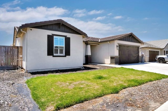 3586 White Sands Drive, Madera, CA 93637