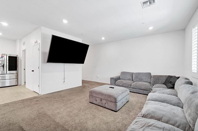 3586 White Sands Drive, Madera, CA 93637