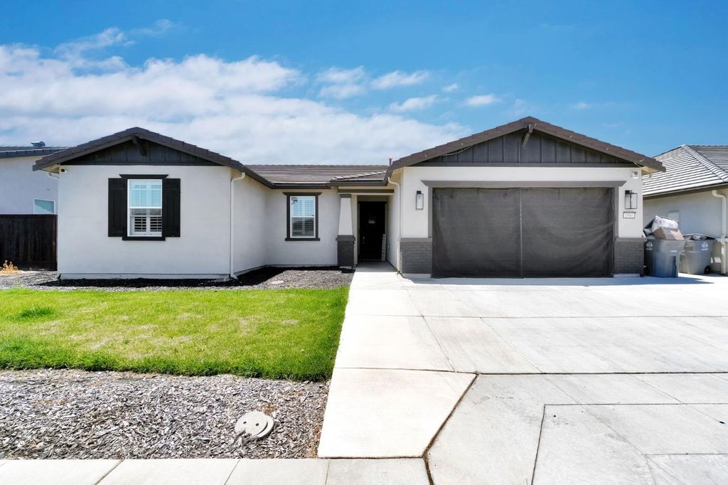 3586 White Sands Drive, Madera, CA 93637