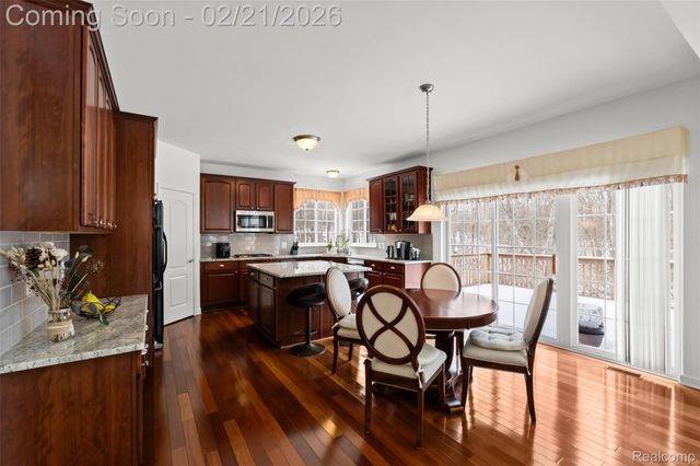 49681 S Glacier, Northville Township, MI 48168