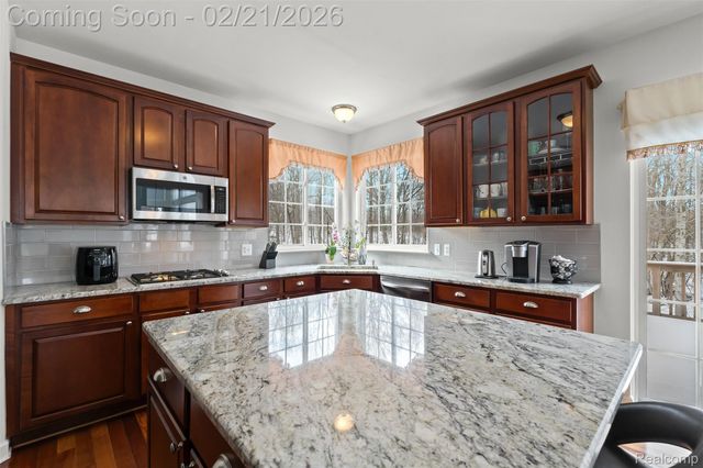 49681 S Glacier, Northville Township, MI 48168