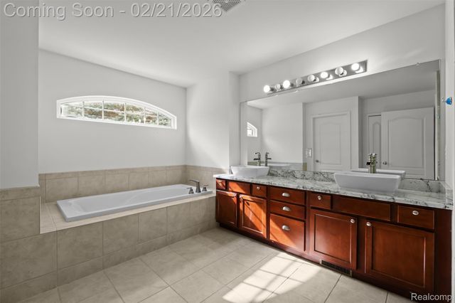 49681 S Glacier, Northville Township, MI 48168