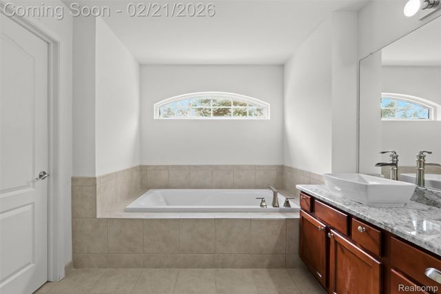 49681 S Glacier, Northville Township, MI 48168